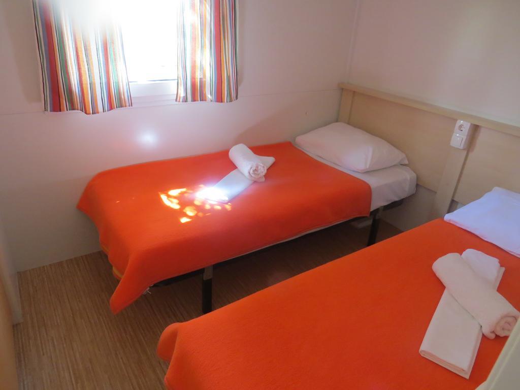 Camping Mia Bungalow & Mobile Home Biograd Na Moru Rom bilde