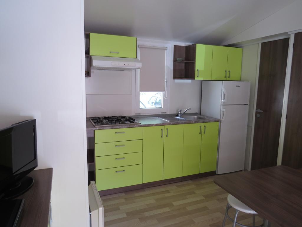Camping Mia Bungalow & Mobile Home Biograd Na Moru Rom bilde