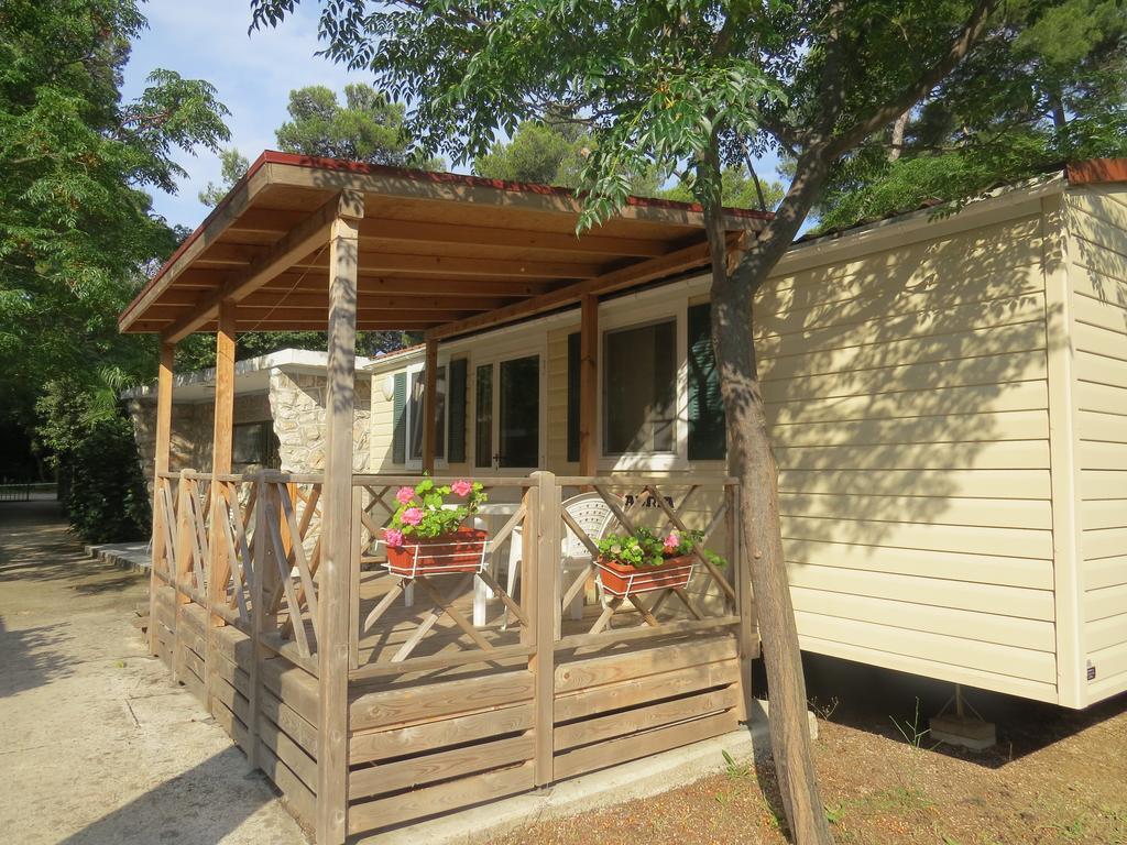 Camping Mia Bungalow & Mobile Home Biograd Na Moru Rom bilde