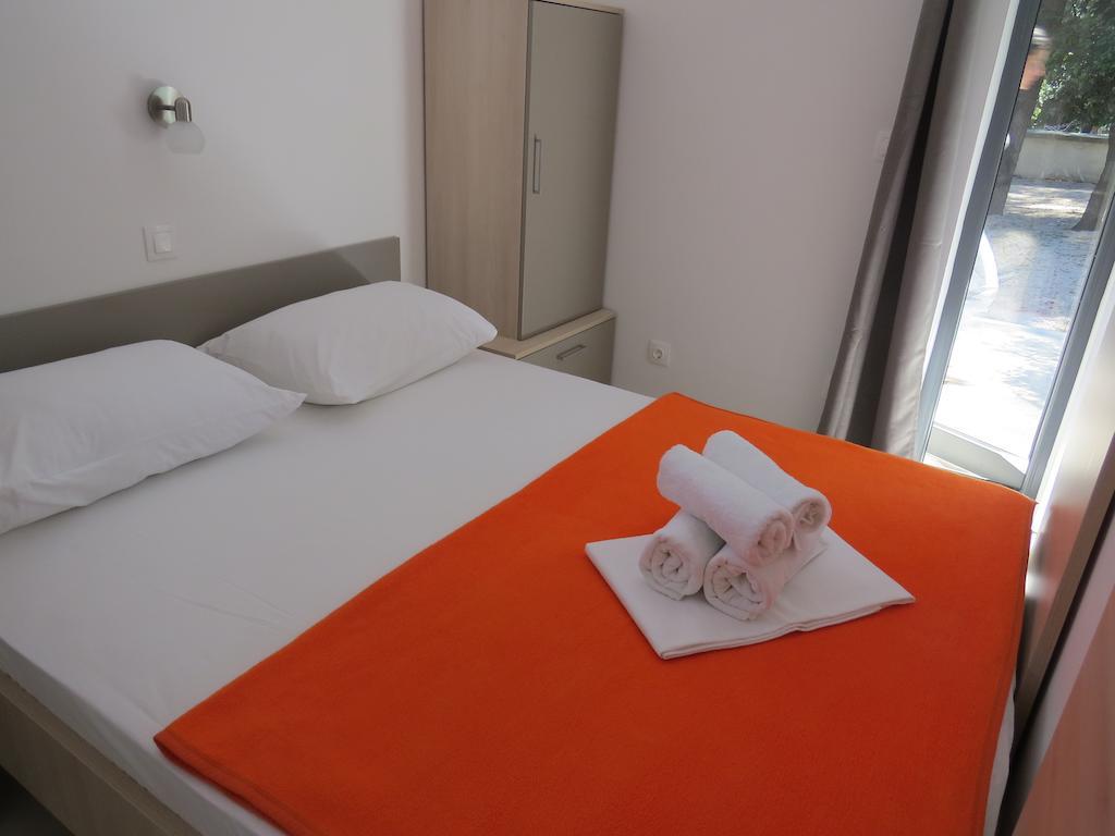 Camping Mia Bungalow & Mobile Home Biograd Na Moru Rom bilde